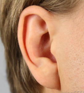 How to Treat a Swollen Ear Lobe